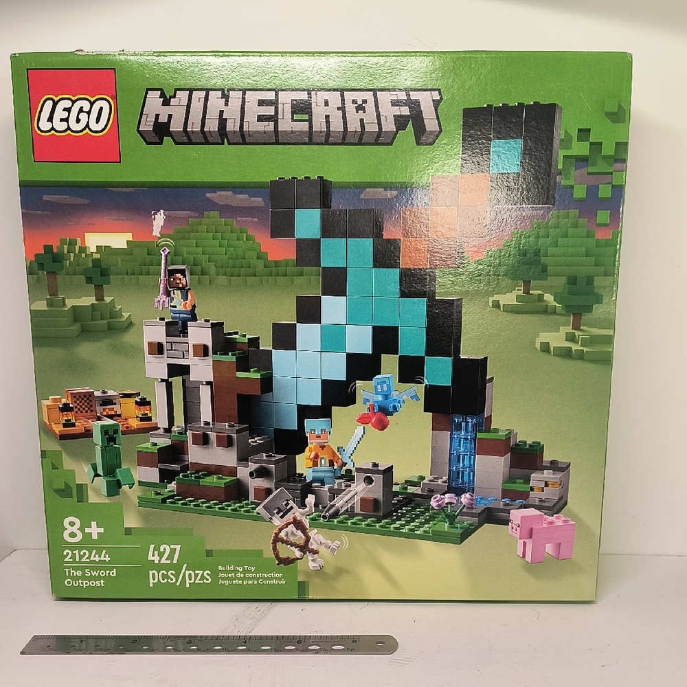 Lego The Sword Outpost 21244 Minecraft Minifigure Building Set